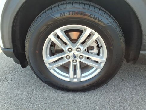 Used 2021 Ford Explorer XLT w/ Equipment Group 202A AWD/4WD image 9