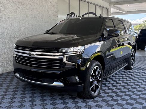 Used 2022 Chevrolet Suburban LT w/ Luxury Package AWD/4WD image 2