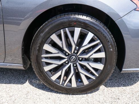 Used 2025 Nissan Altima 2.5 SV FWD image 25