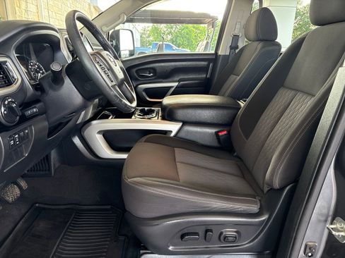 Used 2021 Nissan Titan SV w/ SV Convenience Package RWD image 10