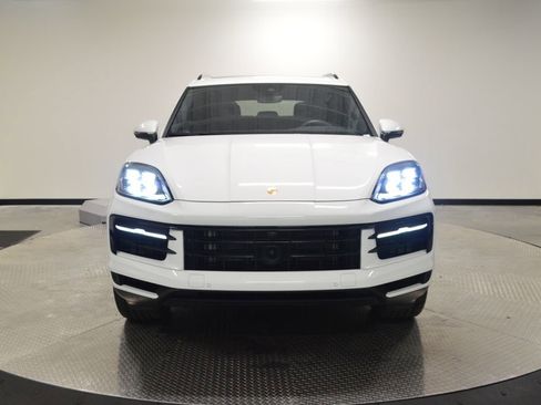 Certified 2025 Porsche Cayenne AWD/4WD image 10