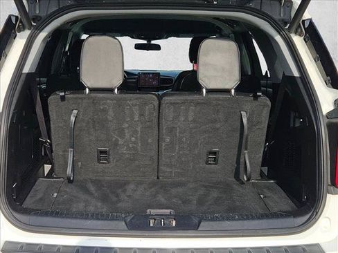 Used 2020 Ford Explorer XLT w/ Equipment Group 202A RWD image 5