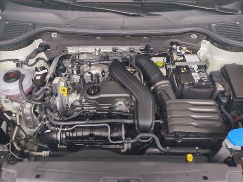 Used 2024 Volkswagen Taos SE image 23