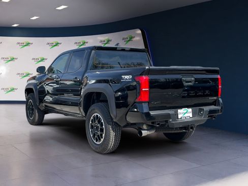 Used 2025 Toyota Tacoma TRD Off-Road image 5