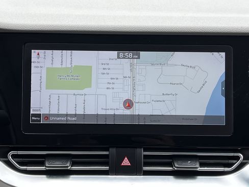 Used 2022 Kia Niro EX Premium FWD image 3