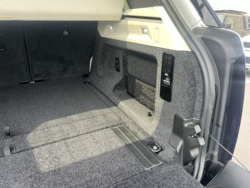 Certified 2025 Land Rover Range Rover SE AWD/4WD image 39