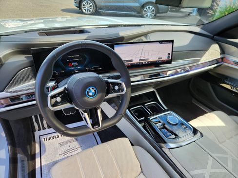 Used 2023 BMW i7 xDrive60 w/ Parking Assistance Package AWD/4WD image 20