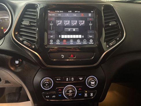 Used 2019 Jeep Cherokee Limited image 22