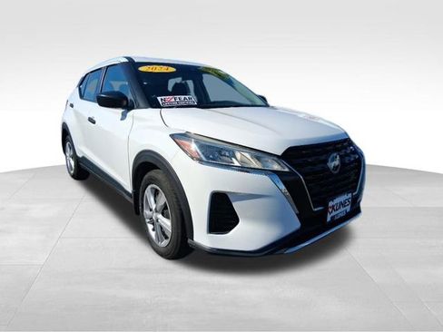Used 2024 Nissan Kicks S image 3