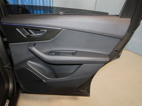 Used 2025 Audi Q7 3.0T Prestige w/ Prestige Package image 27