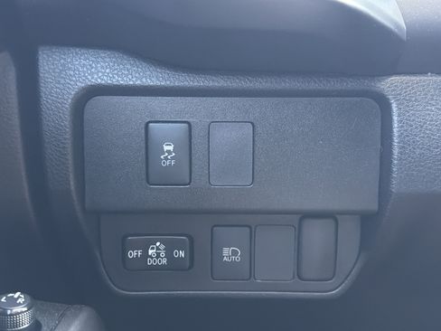 Used 2020 Toyota Tacoma SR5 image 23