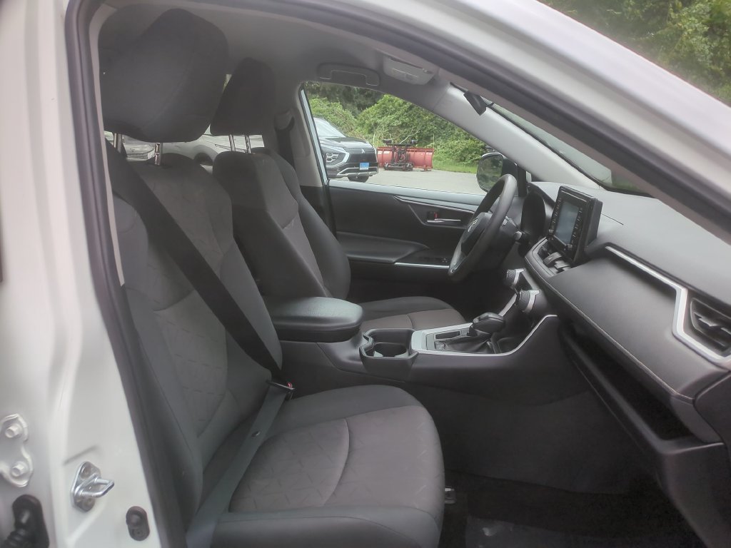 Used 2020 Toyota RAV4 XLE FWD image 19