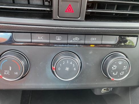 Used 2019 Volkswagen Jetta FWD image 16