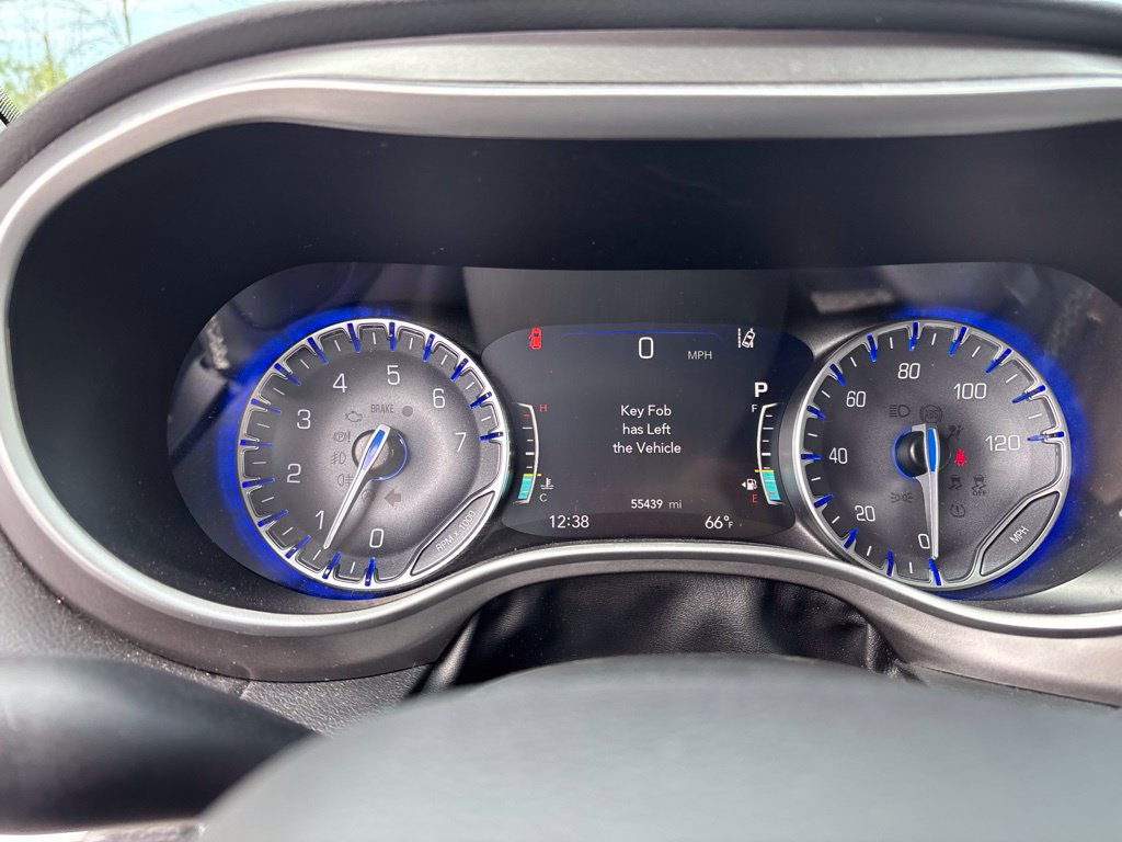 Used 2024 Chrysler Pacifica Touring-L FWD image 14