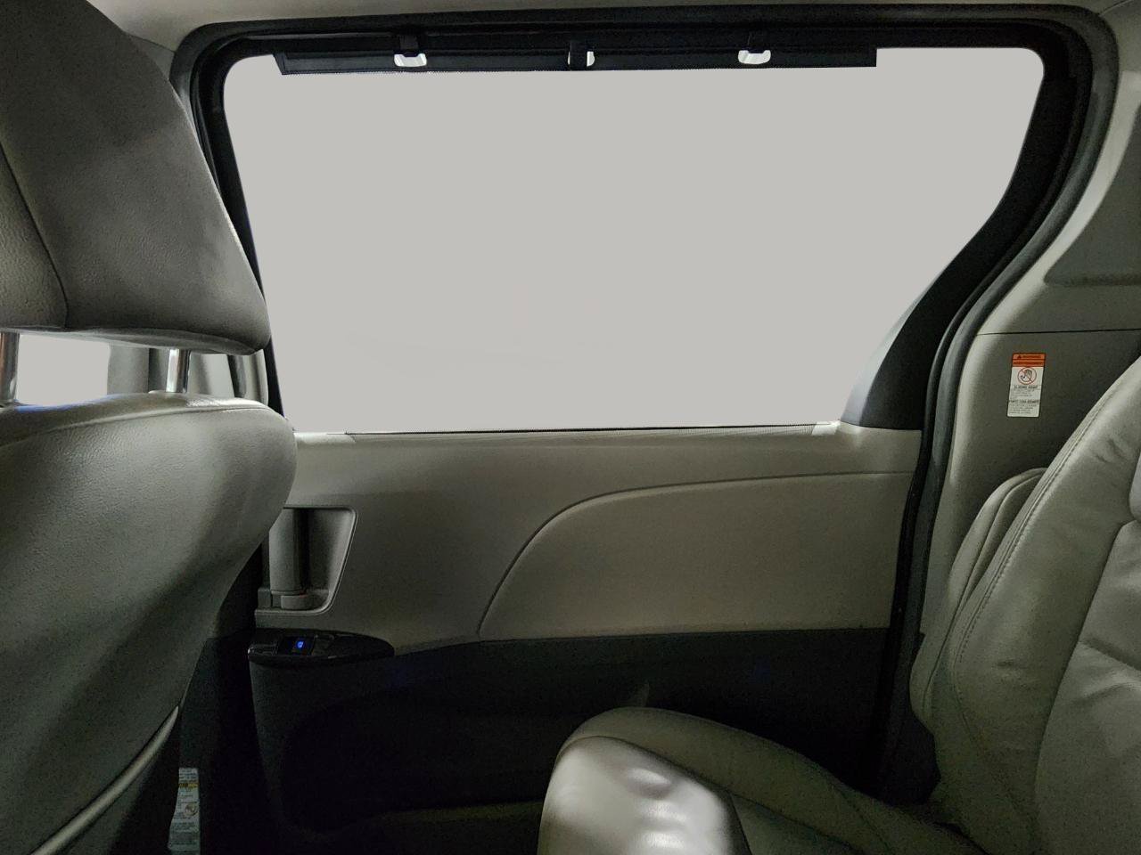 Used 2017 Toyota Sienna XLE AWD/4WD image 32