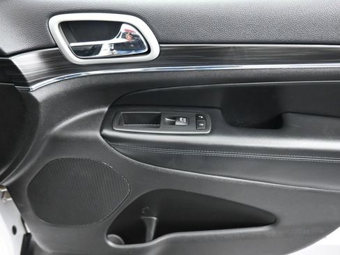 Used 2020 Jeep Grand Cherokee Limited image 41