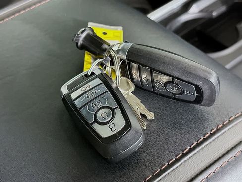 Certified 2018 Ford F350 Platinum w/ Platinum Ultimate Package image 21