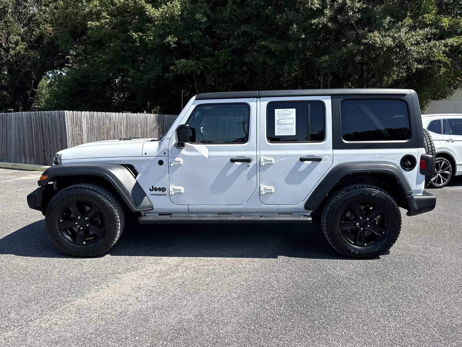 Used 2022 Jeep Wrangler Unlimited Sport AWD/4WD image 2