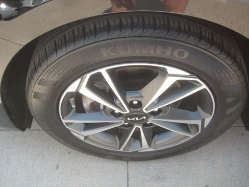 Used 2024 Kia Forte LXS w/ LXS Technology Package FWD image 10