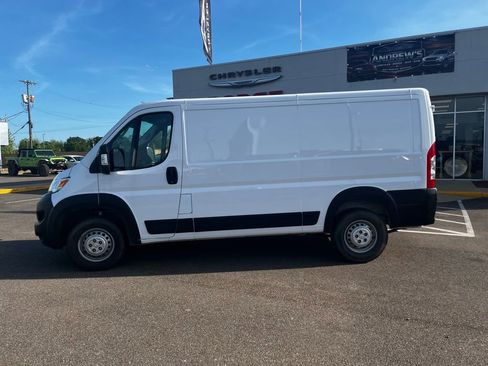 Used 2025 RAM ProMaster 2500 w/ Convenience Group image 3