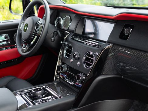 Used 2022 Rolls-Royce Cullinan Black Badge w/ Dark Exterior Package AWD/4WD image 65