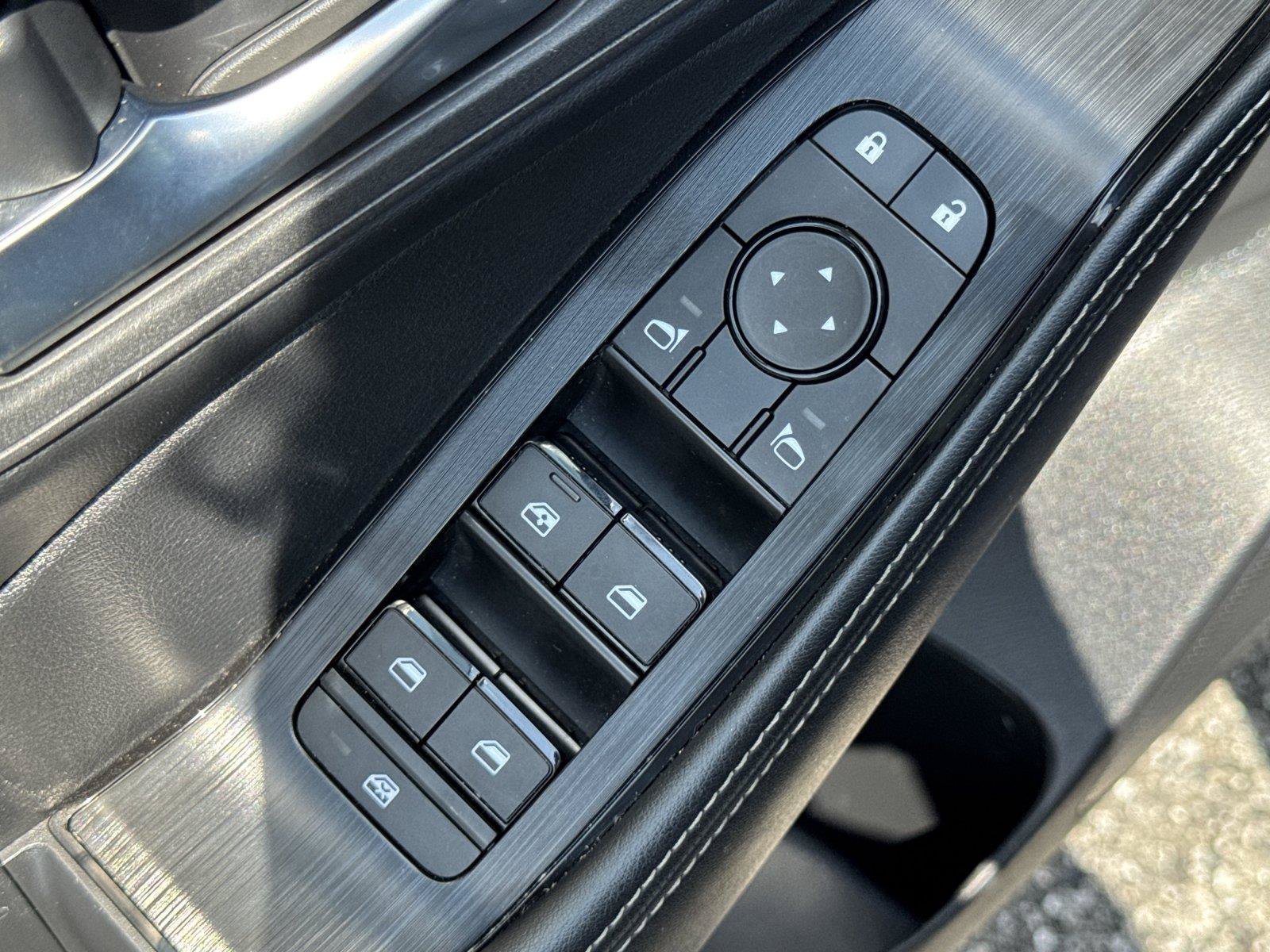 Used 2025 Nissan Rogue SV AWD/4WD image 10