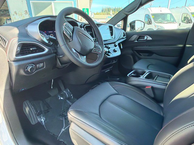 New 2027 Chrysler Pacifica Select AWD/4WD image 18