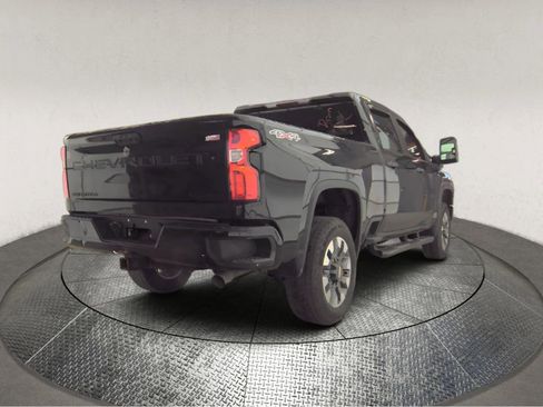 Used 2021 Chevrolet Silverado 2500 Custom w/ Custom Value Package AWD/4WD image 2