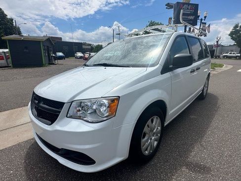 Used 2020 Dodge Grand Caravan SE w/ UConnect Hands-Free Group FWD image 3