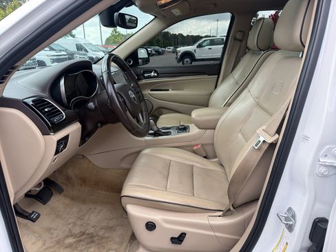 Used 2019 Jeep Grand Cherokee Overland AWD/4WD image 21