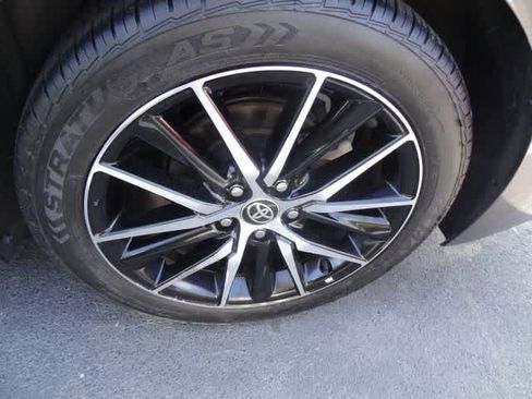 Used 2023 Toyota Camry SE w/ Cold Weather Package FWD image 19