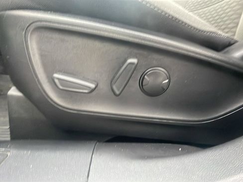 Used 2022 Ford Escape SE w/ SE Sport Appearance Package image 18