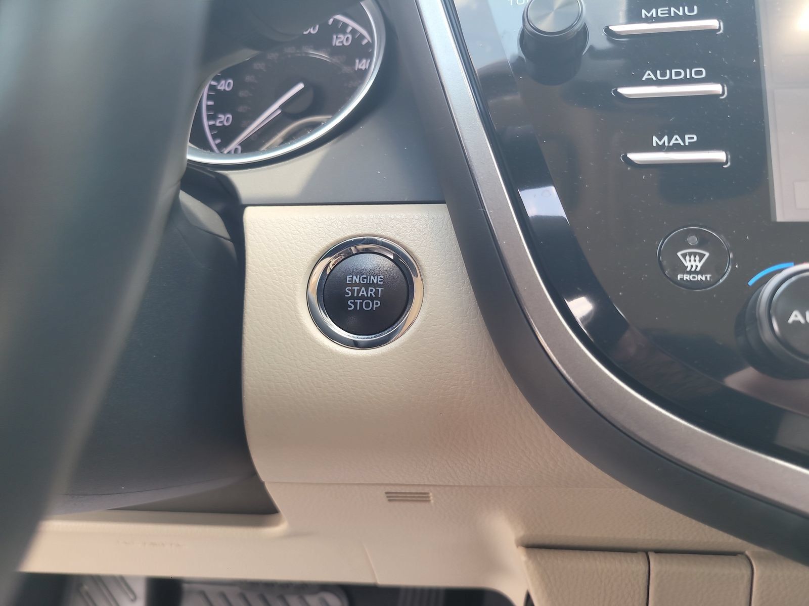 Used 2020 Toyota Camry XLE FWD image 19