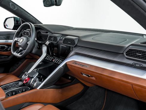 Used 2022 Lamborghini Urus AWD/4WD image 39