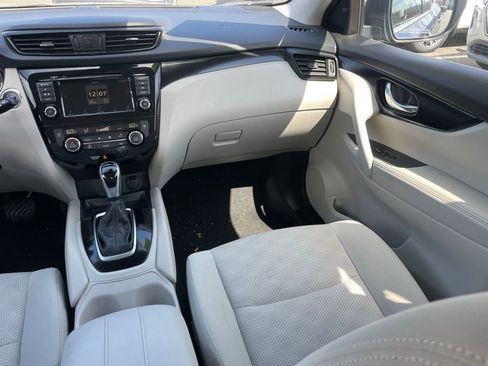 Certified 2020 Nissan Rogue Sport SV w/ All-Weather Package AWD/4WD image 10