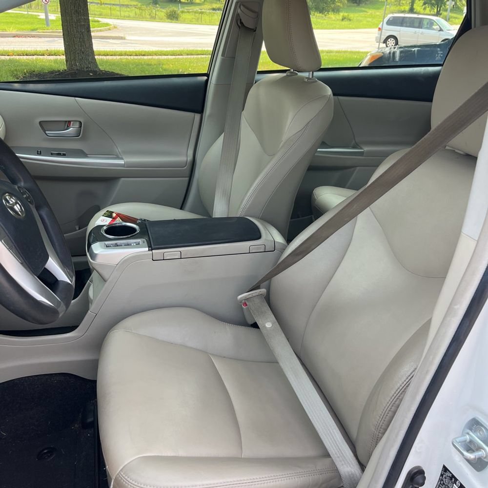 Used 2012 Toyota Prius V Five FWD image 5