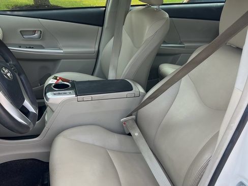 Used 2012 Toyota Prius V Five FWD image 5