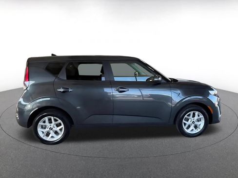Used 2025 Kia Soul LX w/ LX Technology Package FWD image 15