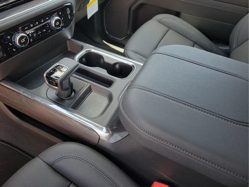 Used 2025 GMC Sierra 1500 SLT RWD image 25