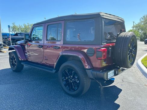 Used 2022 Jeep Wrangler Unlimited Sahara AWD/4WD image 7