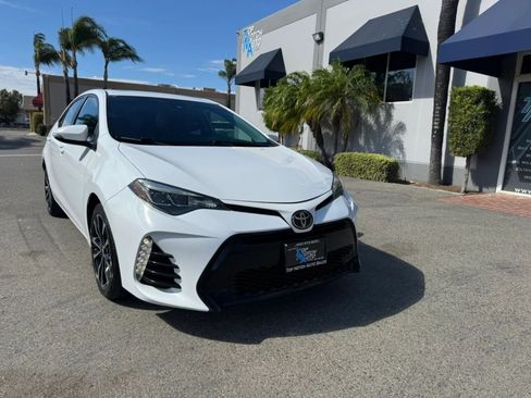 Used 2019 Toyota Corolla SE w/ SE Premium Package FWD image 3