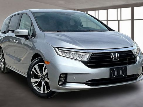 Certified 2024 Honda Odyssey Touring image 3