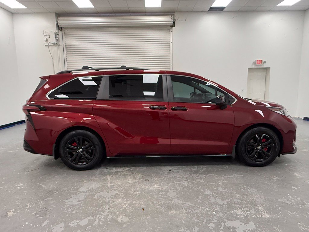 Used 2022 Toyota Sienna XSE w/ XSE Plus Package AWD/4WD image 9