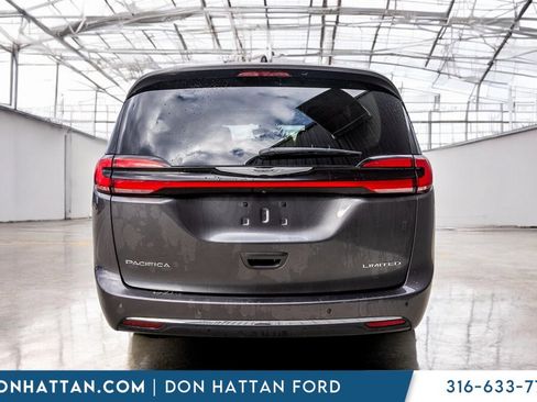 Used 2023 Chrysler Pacifica Limited image 30