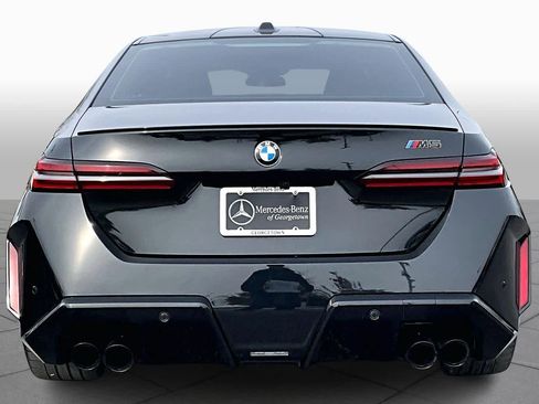 Used 2025 BMW M5 w/ Executive Package image 4