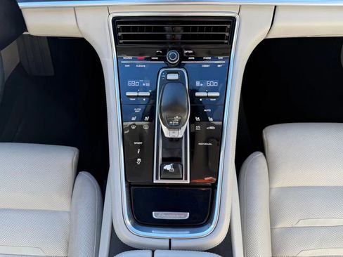 Used 2018 Porsche Panamera 4S image 18