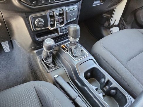 Used 2022 Jeep Gladiator Overland w/ Trailer Tow Package image 14