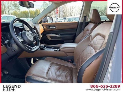 Used 2022 Nissan Pathfinder Platinum AWD/4WD image 13