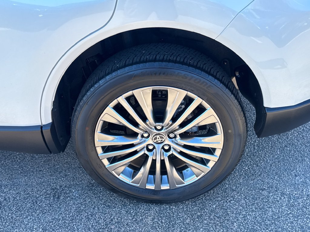 Used 2023 Toyota Venza XLE AWD/4WD image 42