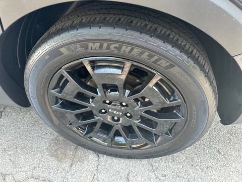 Used 2022 Kia Telluride EX w/ EX Premium Package AWD/4WD image 7
